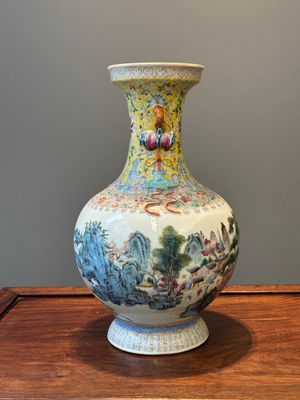 A Chinese famille rose vase with a mountainous landscape, Qianlong mark, Republic — photo 4