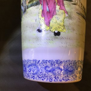 A Chinese famille rose vase with a sage and his servant, Qianlong mark, Republic, 20th C. — photo 9