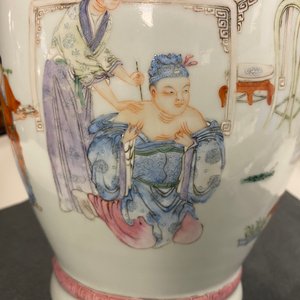 A Chinese famille rose vase with a tattoo scene from 'Jing Zhang Bao Guo', Qianlong mark, 19/20th C. — photo 12
