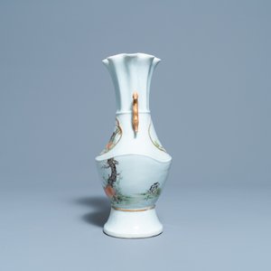 A Chinese famille rose vase with animals in a landscape, 19/20th C. — 照片 2