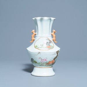 A Chinese famille rose vase with animals in a landscape, 19/20th C. — 照片 3