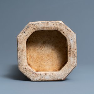 A Chinese famille rose vase with applied 'antiquities' design, 19th C. — photo 6