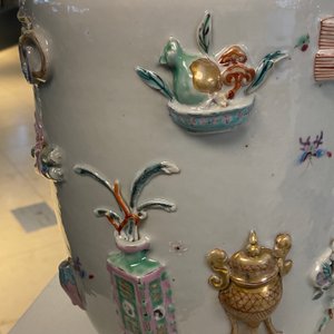 A Chinese famille rose vase with applied 'antiquities' design, Yongzheng — photo 18