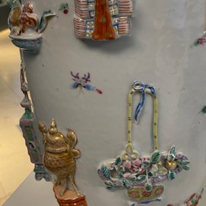 A Chinese famille rose vase with applied 'antiquities' design, Yongzheng — photo 19