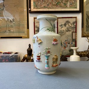 A Chinese famille rose vase with applied 'antiquities' design, Yongzheng — photo 23