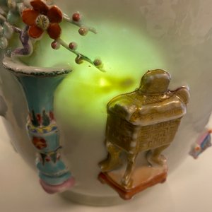 A Chinese famille rose vase with applied 'antiquities' design, Yongzheng — photo 8