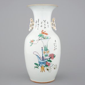 A Chinese famille rose vase with beauties in a garden, 19/20th C. — photo 3