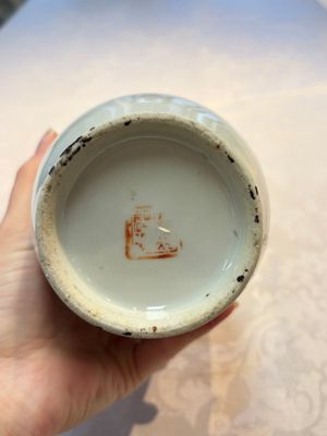 A Chinese famille rose vase with bird among flowering branches, signed Hu Qifa 胡啟發, 19/20th C. — foto 6