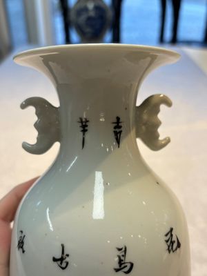 A Chinese famille rose vase with bird among flowering branches, signed Hu Qifa 胡啟發, 19/20th C. — foto 7