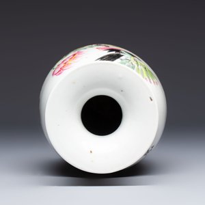 A Chinese famille rose vase with bird among flowering branches, signed Hu Qifa 胡啟發, 19/20th C. — foto 5