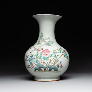 A Chinese famille rose vase with birds among blossoming branches, Republic — 照片 1