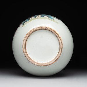 A Chinese famille rose vase with birds among blossoming branches, Republic — 照片 4
