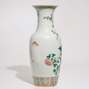 A Chinese famille rose vase with birds among peonies, 19th C. — 照片 3