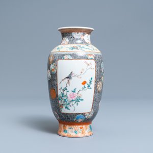 A Chinese famille rose vase with birds on blossoming branches, Qianlong mark, Republic — 照片 3