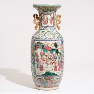 A Chinese famille rose vase with court scenes, 19th C. — 照片 3