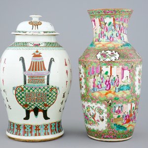 A Chinese famille rose vase with cover and a Canton rose medallion vase, 19th C. — photo 1