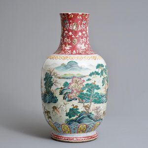 A Chinese famille rose vase with deers in a landscape, Qianlong mark, 19/20th C. — photo 2