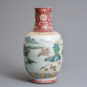 A Chinese famille rose vase with deers in a landscape, Qianlong mark, 19/20th C. — photo 3