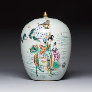 A Chinese famille rose vase with figural design and a covered jar, 19/20th C. — photo 8