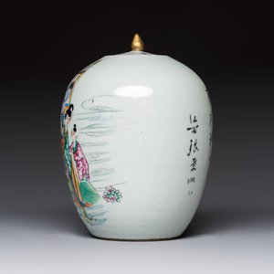 A Chinese famille rose vase with figural design and a covered jar, 19/20th C. — photo 9
