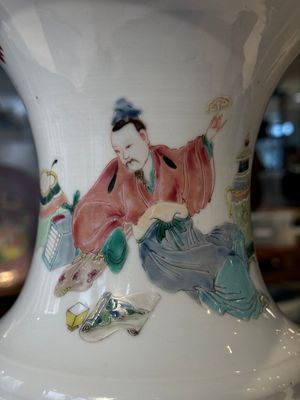 A Chinese famille rose vase with figural design, ji 迹 seal mark, Yongzheng — photo 16