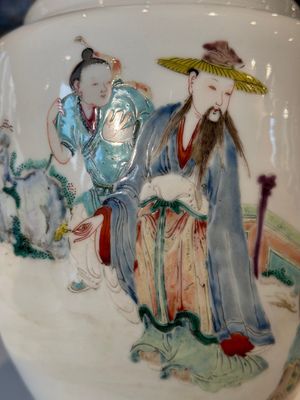 A Chinese famille rose vase with figural design, ji 迹 seal mark, Yongzheng — photo 18