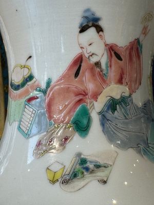 A Chinese famille rose vase with figural design, ji 迹 seal mark, Yongzheng — photo 25