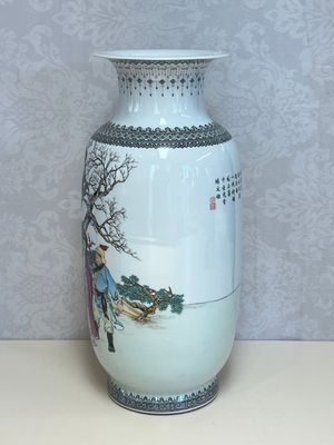 A Chinese famille rose vase with figural design, Qianlong mark, 20th C. — photo 2