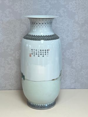 A Chinese famille rose vase with figural design, Qianlong mark, 20th C. — photo 3