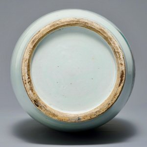 A Chinese famille rose vase with figures in a garden, 19/20th C. — photo 5