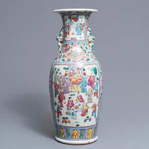 A Chinese famille rose vase with figures in a garden, 19th C. — 照片 3