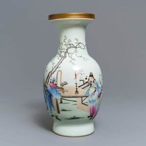 A Chinese famille rose vase with figures in a garden, Qianlong mark, Republic, 20th C. — photo 1