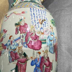 A Chinese famille rose vase with figures in a landscape, 19th C. — 照片 17