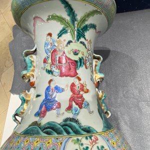 A Chinese famille rose vase with figures in a landscape, 19th C. — 照片 18