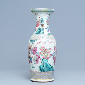 A Chinese famille rose vase with figures in a landscape, 19th C. — 照片 2