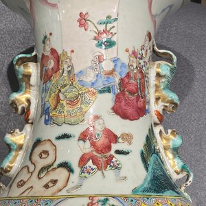 A Chinese famille rose vase with figures in a landscape, 19th C. — 照片 10