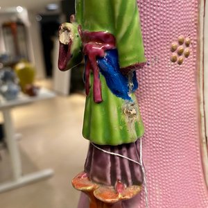 A Chinese famille rose vase with floral and landscape medallions, Qianlong — 照片 8