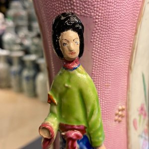 A Chinese famille rose vase with floral and landscape medallions, Qianlong — 照片 9