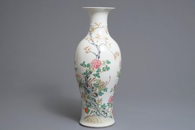 A Chinese famille rose vase with floral design, 19/20th C.