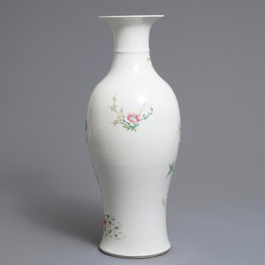 A Chinese famille rose vase with floral design, 19/20th C. — 照片 3