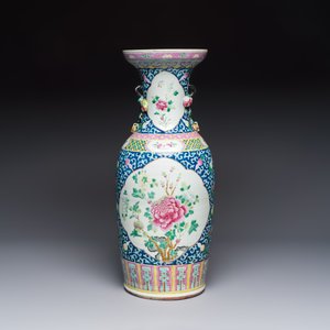 A Chinese famille rose vase with floral design, 19th C. — photo 3