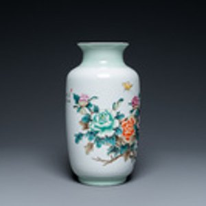 A Chinese famille rose vase with floral design, 20th C. — photo 2