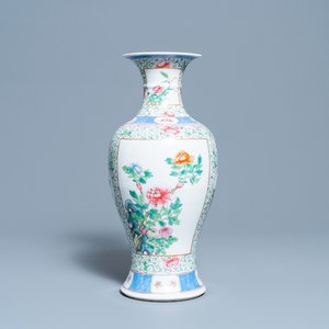 A Chinese famille rose vase with floral design, Hongxian mark, Republic — photo 1