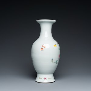 A Chinese famille rose vase with floral design, Qianlong mark, 19/20th C. — 照片 3