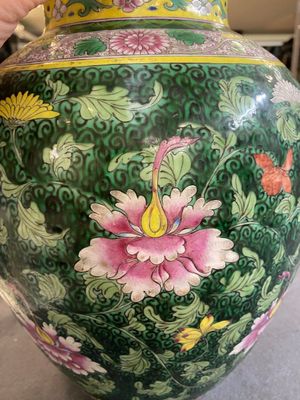 A Chinese famille rose vase with floral sprigs, 19/20th C. — photo 13