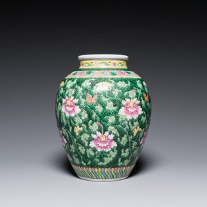A Chinese famille rose vase with floral sprigs, 19/20th C. — photo 3