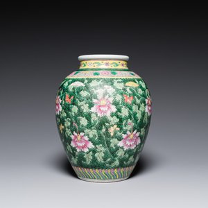 A Chinese famille rose vase with floral sprigs, 19/20th C. — photo 4