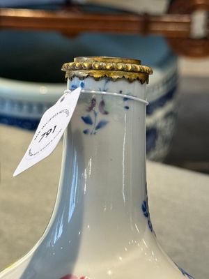 A Chinese famille rose vase with gilt bronze mounts, Escalier de Cristal, Paris, Yongzheng — photo 12
