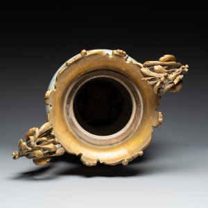 A Chinese famille rose vase with gilt bronze mounts, Qianlong — 照片 5