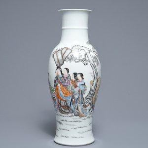 A Chinese famille rose vase with ladies in a garden, Ju Ren Tang mark, 20th C. — photo 1